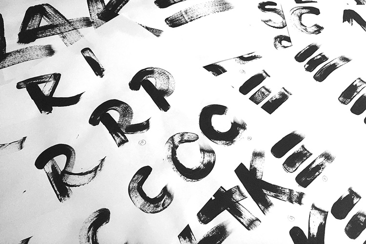 摩西湖紅酒品牌形象塑造，大膽而年輕，給奢侈品注入活力